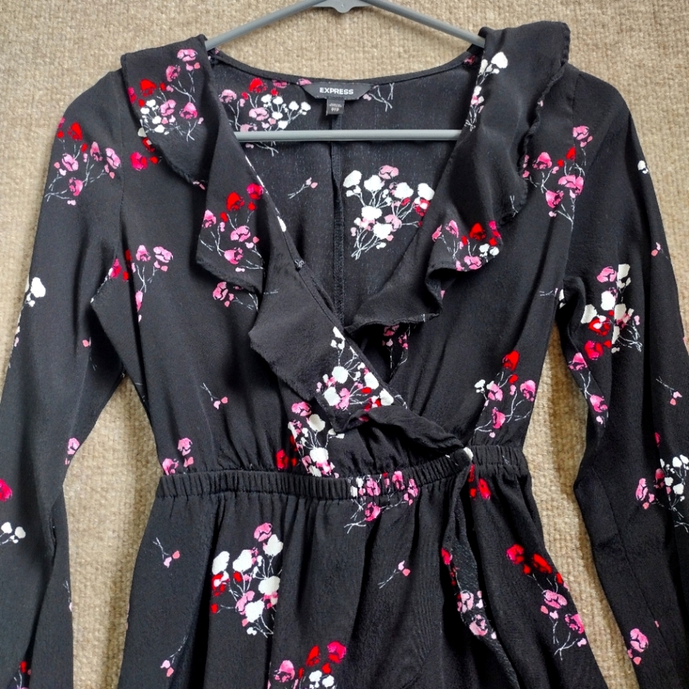 Express Ruffle Floral Mini Desss - Picture 2 of 8
